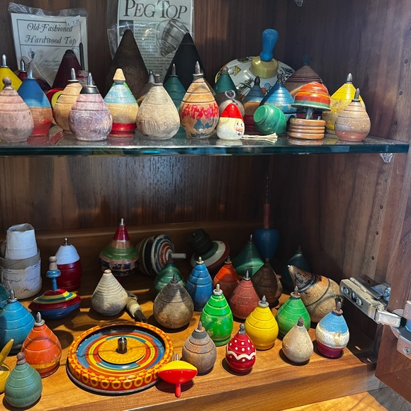 COMING SOON Buyer’s Choice Lot of Wooden & Tin Vintage Antique Toy Tops - Picture 2 of 10
